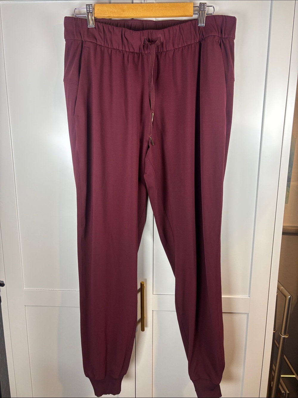 Lululemon Women's Burgundy Drawstring Joggers